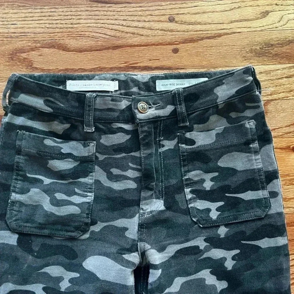 Anthropologie Pilcro and Letterpress high rise skinny, camo corduroy pants sz 27 - Picture 2 of 11